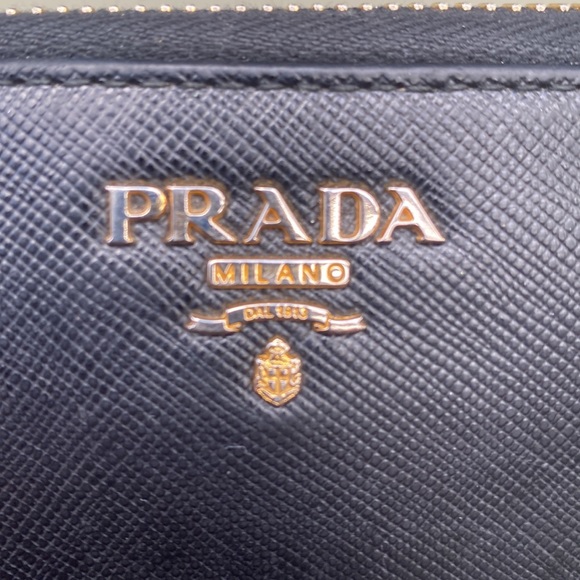 PRADA NERO SAFFIANO LUX WALLET LEATHER IN GOOD CONDITION. ONLY A COUPLE SCUFFS - Picture 2 of 16